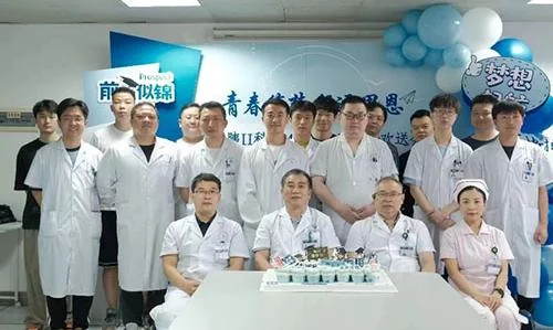 湘雅三医院肝胆胰外科II科举办第三届毕业研究生“青春筑梦，行远思恩”欢送会